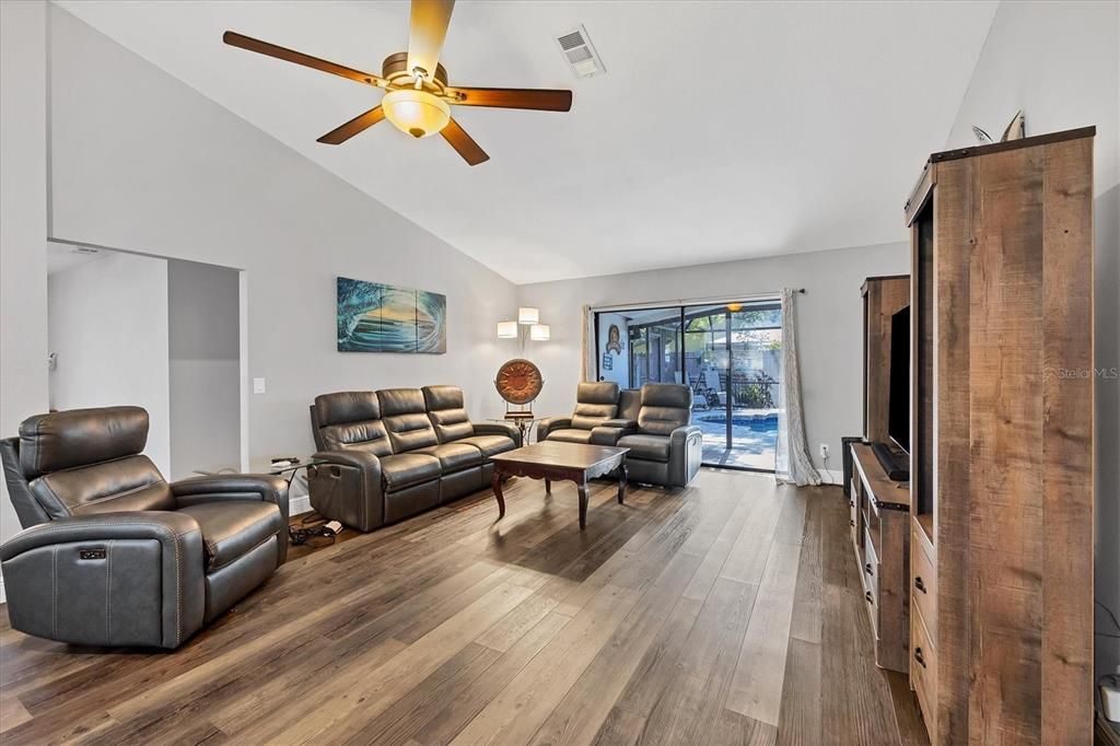 Active With Contract: $525,000 (3 beds, 2 baths, 1536 Square Feet)
