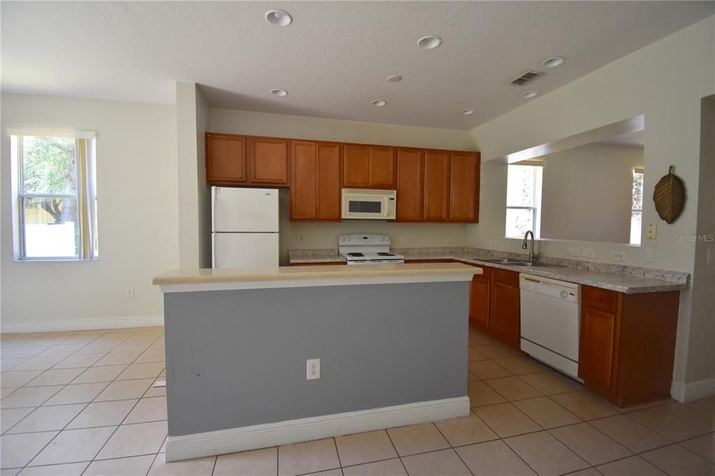 For Rent: $2,495 (3 beds, 2 baths, 1595 Square Feet)