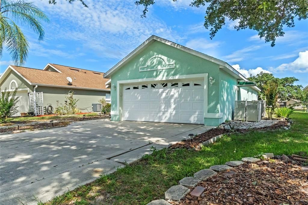 Active With Contract: $354,900 (3 beds, 2 baths, 1253 Square Feet)