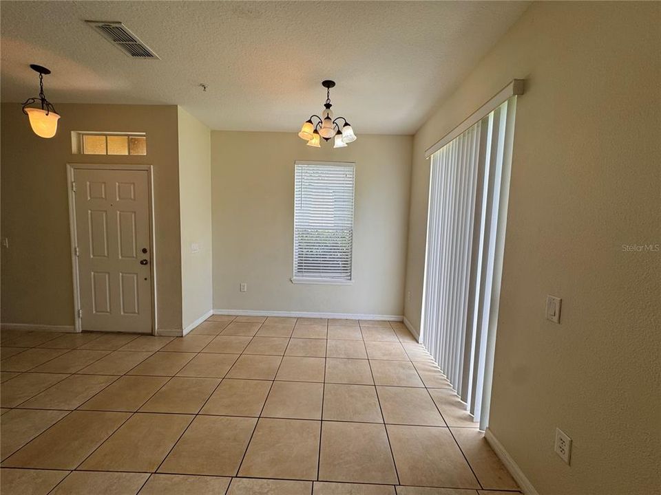 Recently Rented: $2,100 (3 beds, 2 baths, 1544 Square Feet)
