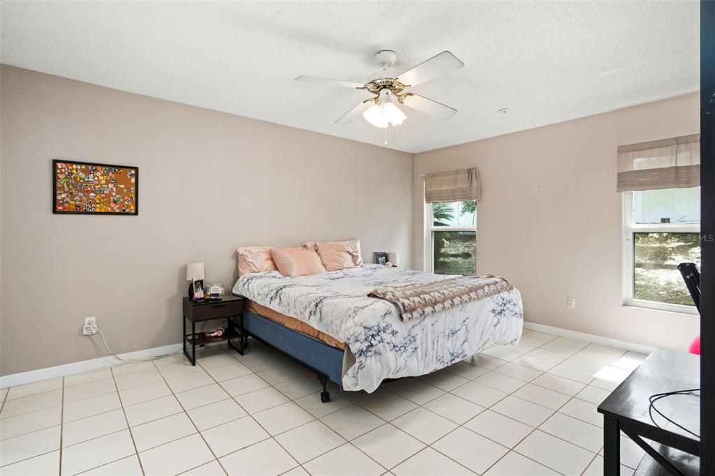 For Sale: $370,000 (3 beds, 2 baths, 1577 Square Feet)