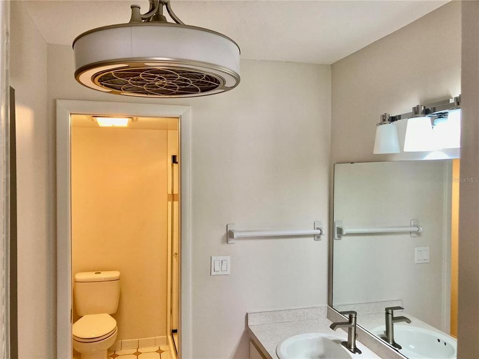 Active With Contract: $2,000 (2 beds, 2 baths, 1523 Square Feet)