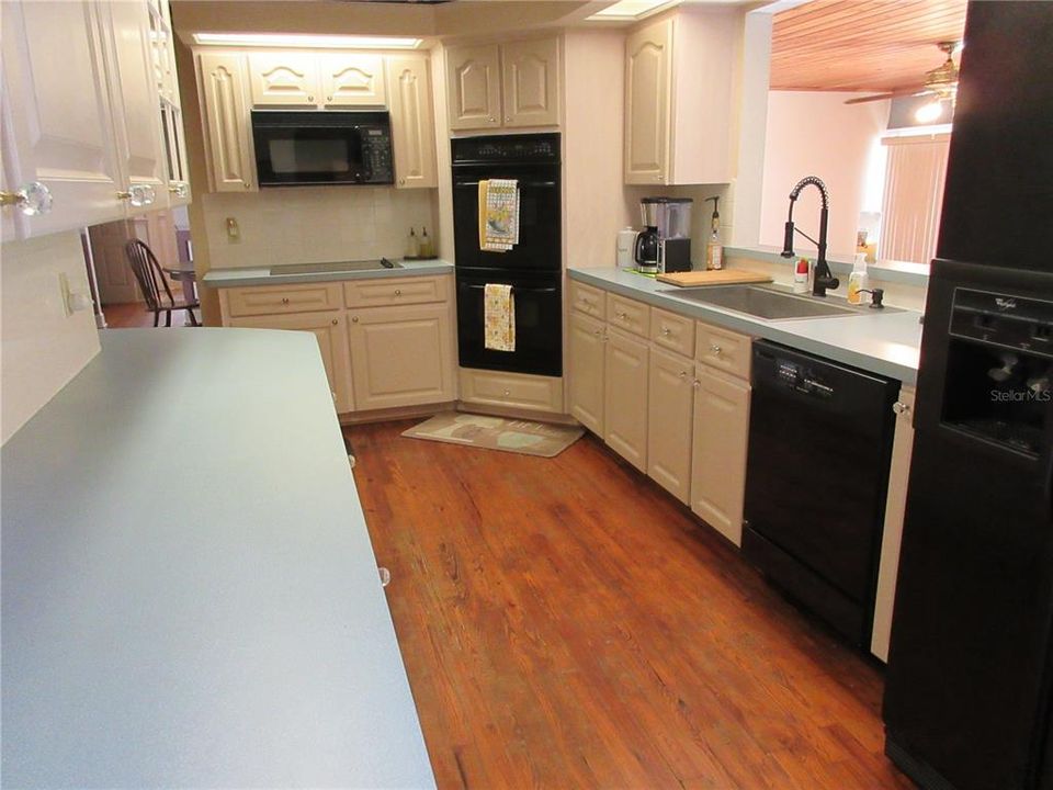 For Sale: $404,500 (3 beds, 2 baths, 1789 Square Feet)