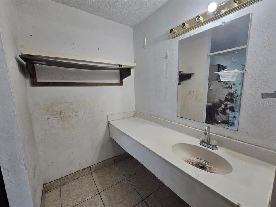 For Sale: $65,000 (1 beds, 1 baths, 276 Square Feet)