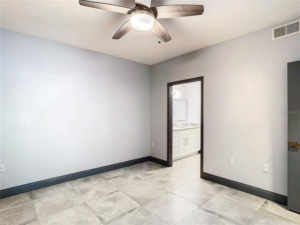 Active With Contract: $229,000 (2 beds, 2 baths, 1063 Square Feet)