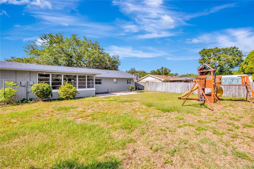 Active With Contract: $275,000 (4 beds, 2 baths, 1383 Square Feet)