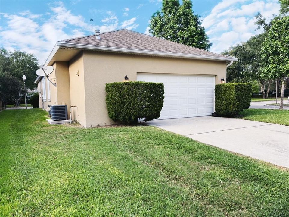 For Sale: $420,000 (2 beds, 2 baths, 1297 Square Feet)