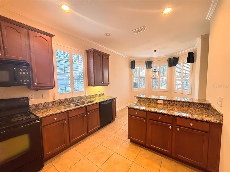 For Sale: $445,000 (2 beds, 2 baths, 1297 Square Feet)