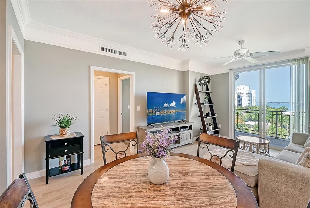 For Sale: $619,900 (1 beds, 1 baths, 715 Square Feet)