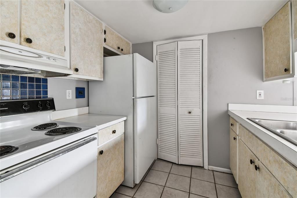 For Sale: $89,900 (0 beds, 1 baths, 415 Square Feet)