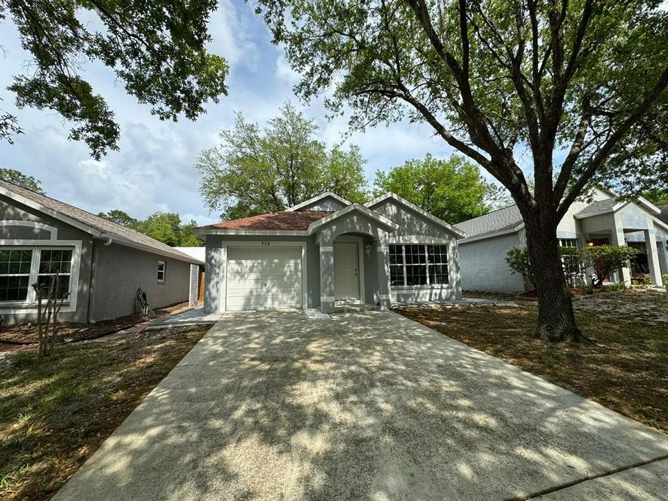 For Sale: $290,000 (3 beds, 2 baths, 1038 Square Feet)