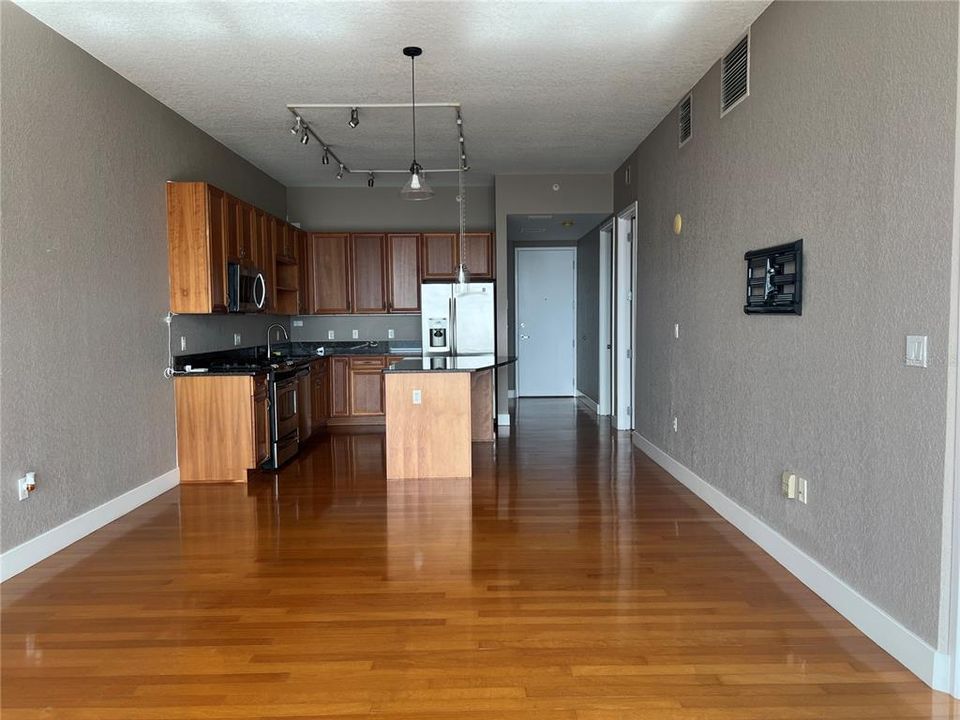 For Rent: $3,300 (2 beds, 2 baths, 1140 Square Feet)