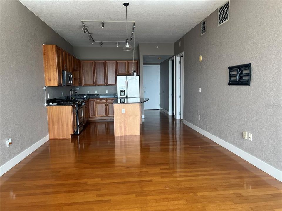 For Rent: $3,300 (2 beds, 2 baths, 1140 Square Feet)