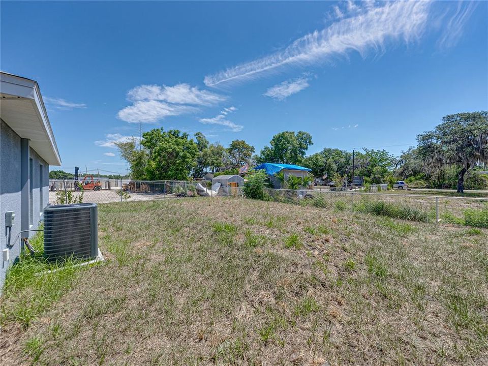 Active With Contract: $274,999 (3 beds, 2 baths, 1338 Square Feet)