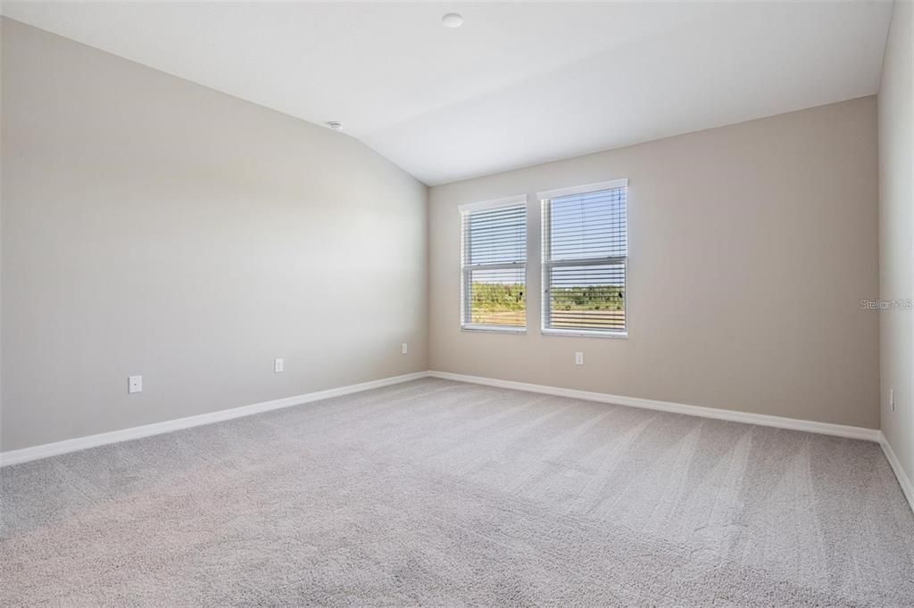 Master Bedroom (Upstairs)