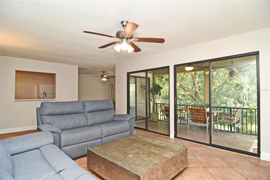 For Sale: $299,000 (2 beds, 2 baths, 1403 Square Feet)