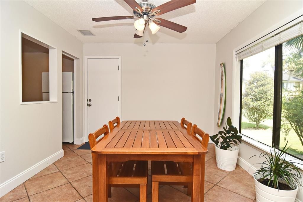 For Sale: $299,000 (2 beds, 2 baths, 1403 Square Feet)