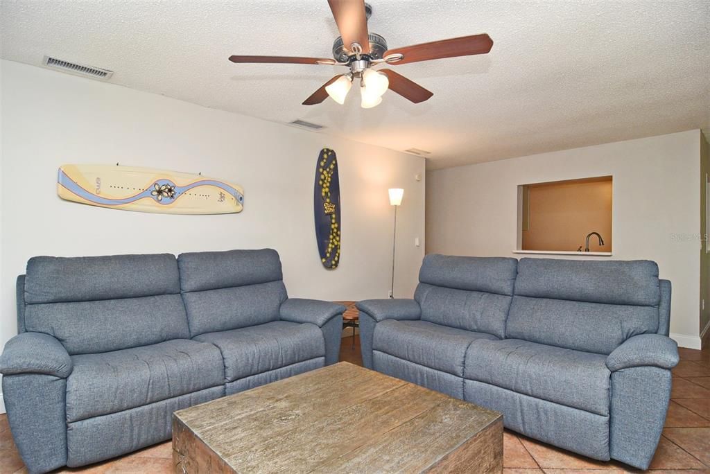 For Sale: $299,000 (2 beds, 2 baths, 1403 Square Feet)