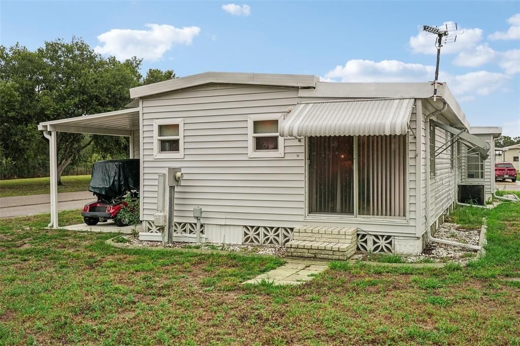 For Sale: $124,900 (2 beds, 2 baths, 672 Square Feet)