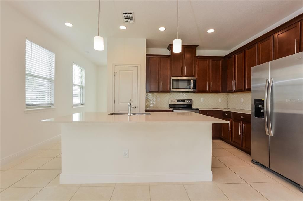 For Rent: $2,055 (3 beds, 2 baths, 1580 Square Feet)