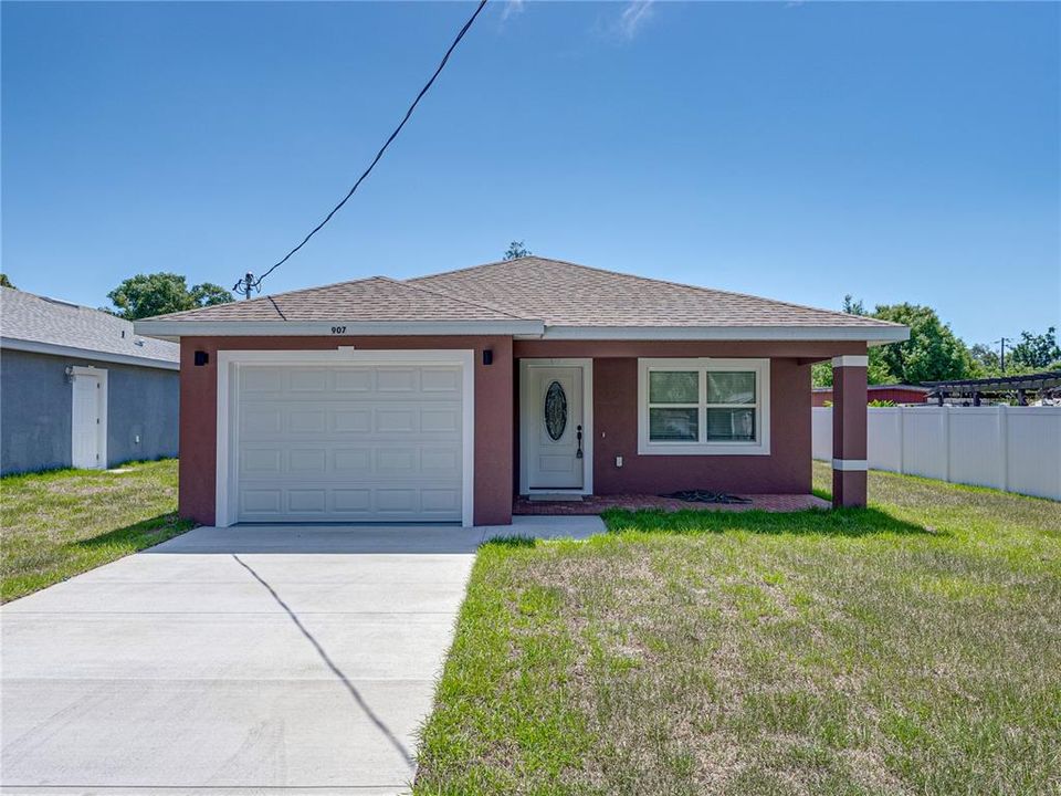 Active With Contract: $274,999 (3 beds, 2 baths, 1338 Square Feet)