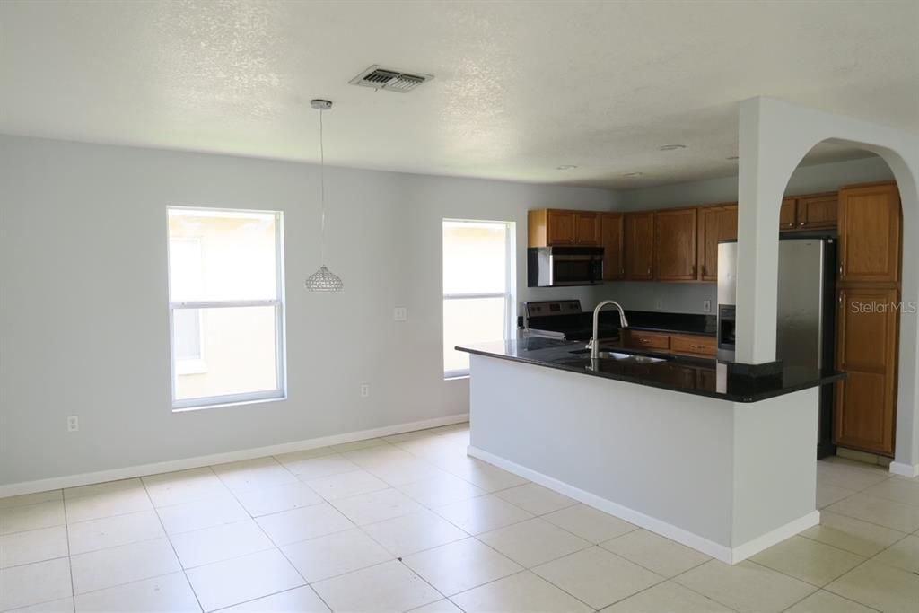 For Rent: $1,995 (3 beds, 2 baths, 1560 Square Feet)