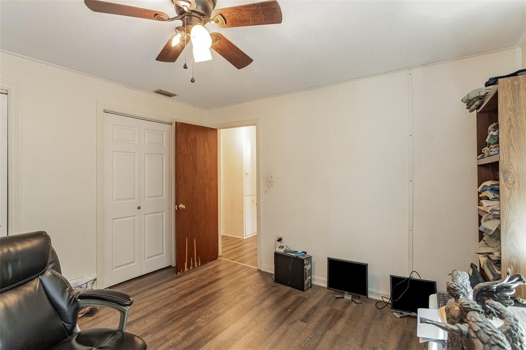 For Sale: $150,000 (2 beds, 1 baths, 896 Square Feet)