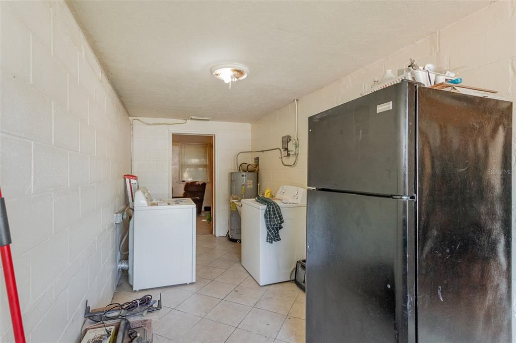 For Sale: $150,000 (2 beds, 1 baths, 896 Square Feet)