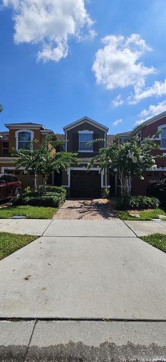 Active With Contract: $2,375 (3 beds, 2 baths, 1407 Square Feet)