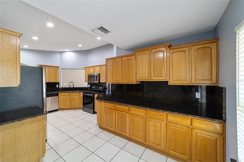 Active With Contract: $264,900 (3 beds, 2 baths, 1589 Square Feet)