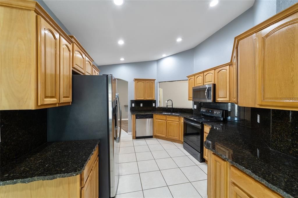 Active With Contract: $264,900 (3 beds, 2 baths, 1589 Square Feet)