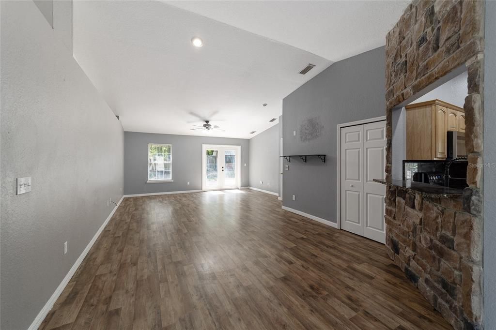 Active With Contract: $264,900 (3 beds, 2 baths, 1589 Square Feet)