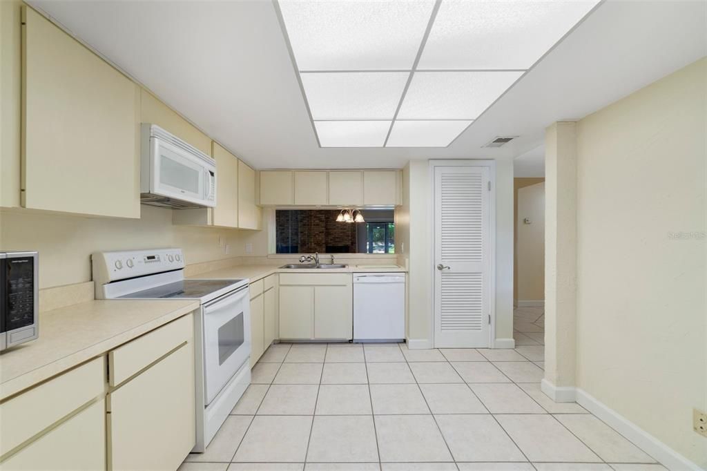 Spacious Eat-In Kitchen with Walk-in Pantry