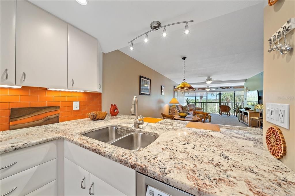 For Sale: $439,900 (2 beds, 2 baths, 1070 Square Feet)