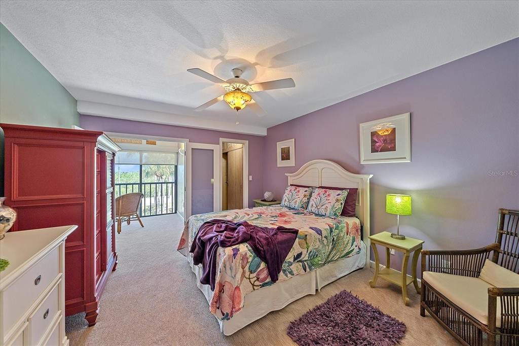 For Sale: $439,900 (2 beds, 2 baths, 1070 Square Feet)