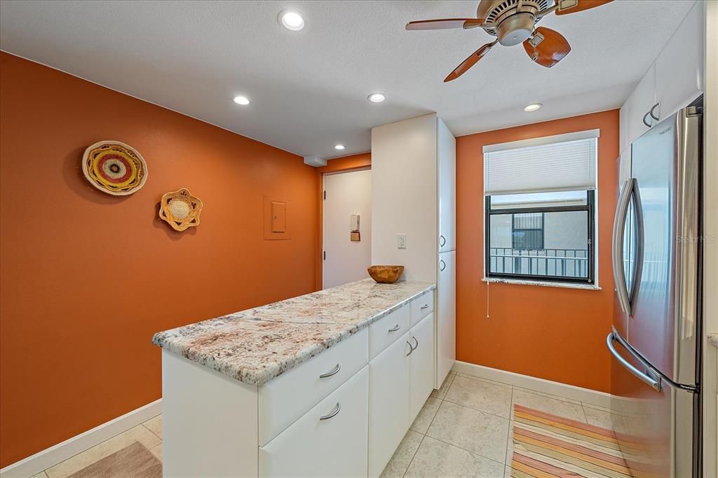 For Sale: $439,900 (2 beds, 2 baths, 1070 Square Feet)