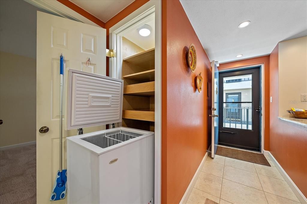 For Sale: $439,900 (2 beds, 2 baths, 1070 Square Feet)