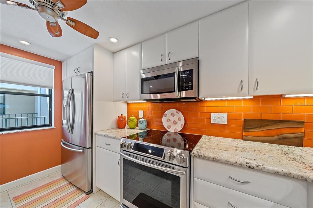 For Sale: $399,000 (2 beds, 2 baths, 1070 Square Feet)