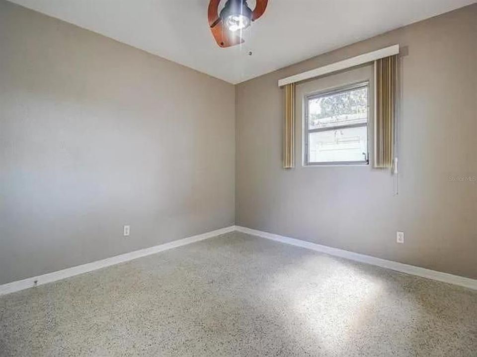 Active With Contract: $1,900 (2 beds, 1 baths, 1032 Square Feet)