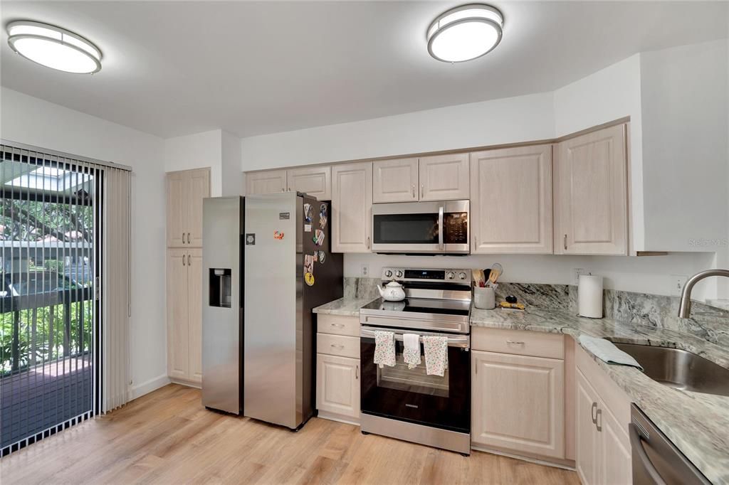 For Sale: $370,000 (2 beds, 2 baths, 1165 Square Feet)