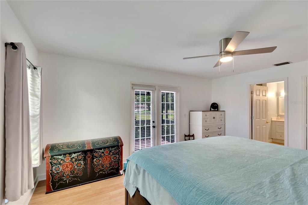 For Sale: $370,000 (2 beds, 2 baths, 1165 Square Feet)
