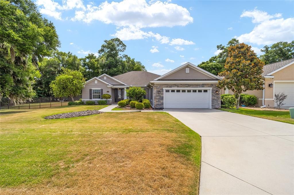 Active With Contract: $467,800 (3 beds, 2 baths, 2441 Square Feet)