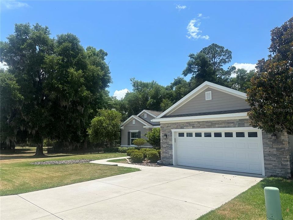 Active With Contract: $467,800 (3 beds, 2 baths, 2441 Square Feet)