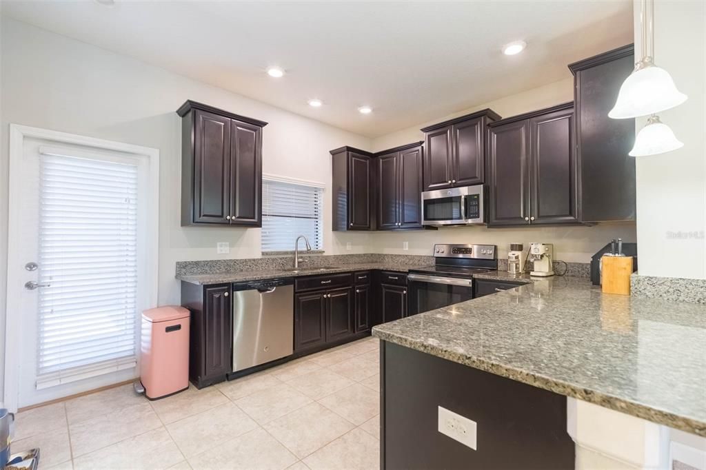 For Sale: $299,900 (2 beds, 2 baths, 1394 Square Feet)