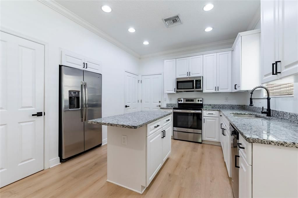 For Sale: $394,900 (3 beds, 2 baths, 1264 Square Feet)