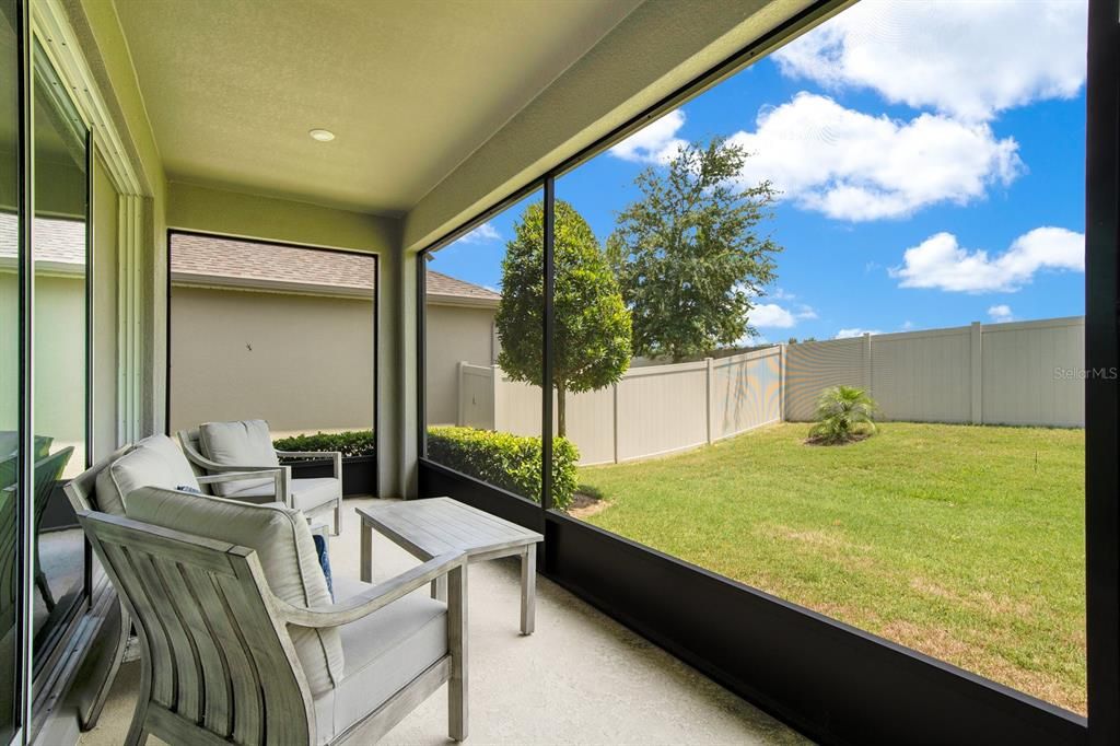 Back Screen-Enclosed Patio