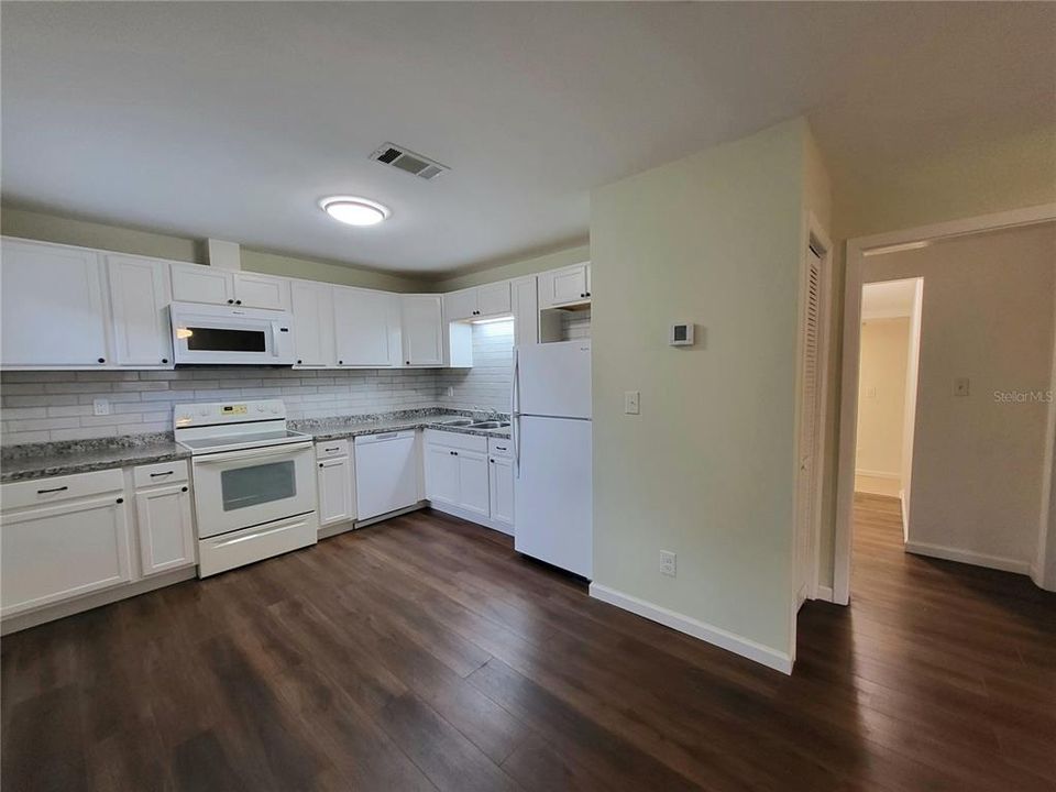 For Rent: $2,000 (3 beds, 2 baths, 1007 Square Feet)