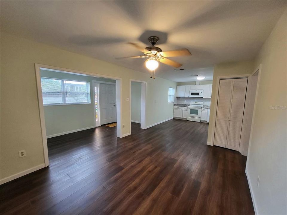 For Rent: $2,000 (3 beds, 2 baths, 1007 Square Feet)