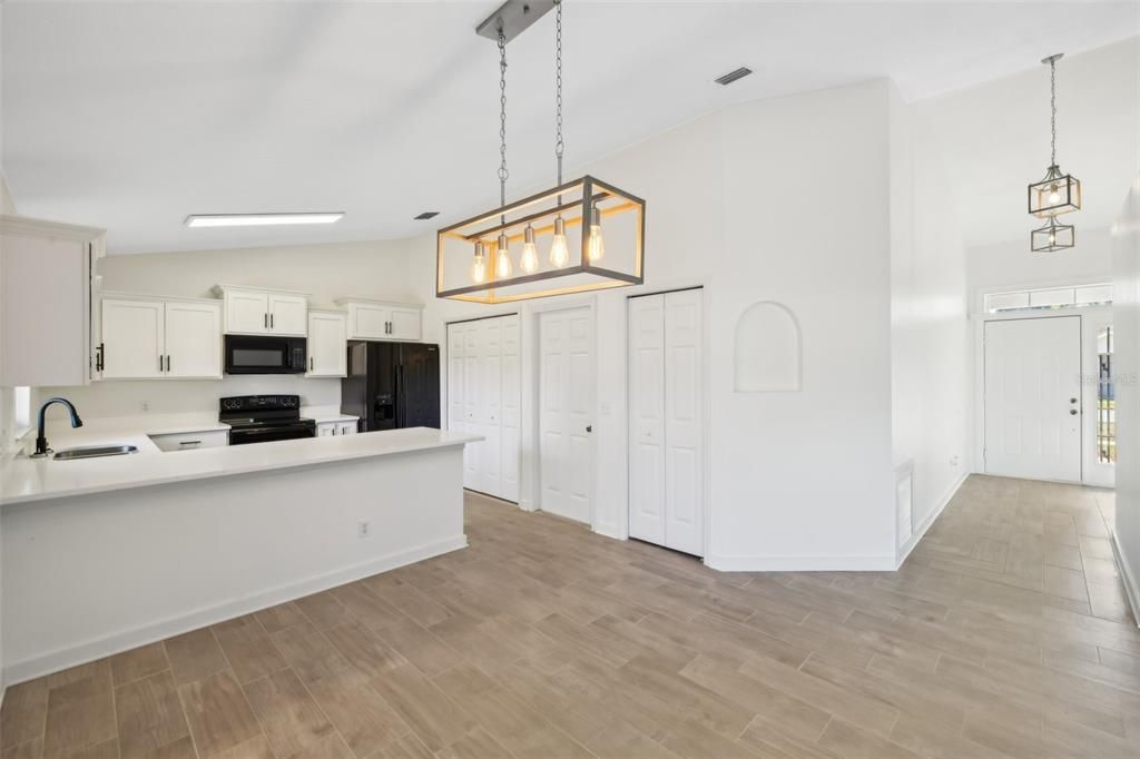 For Sale: $324,900 (3 beds, 2 baths, 1268 Square Feet)