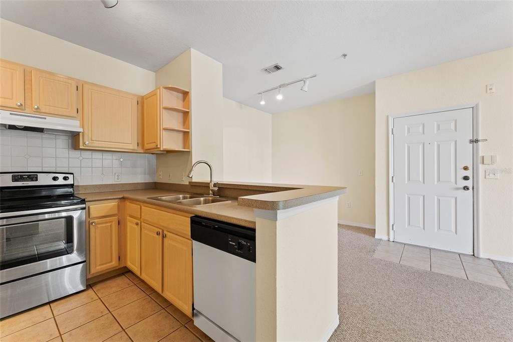 For Sale: $185,000 (2 beds, 1 baths, 927 Square Feet)